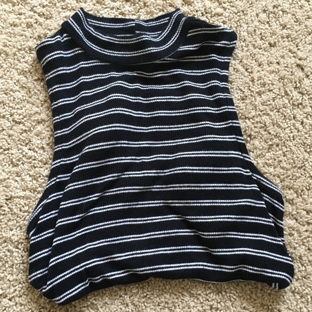 cute turtleneck crop top NWOT black and white